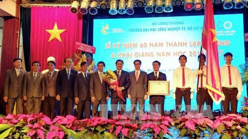 Phó Thủ tướng Vũ Đức Đam dự lễ kỷ niệm 60 năm thành lập trường Đại học  Công nghiệp TPHCM  - ảnh 1